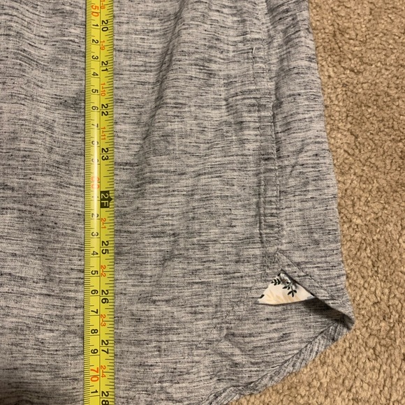 Men's size XL, Denim and Flower shirt. - Picture 5 of 6